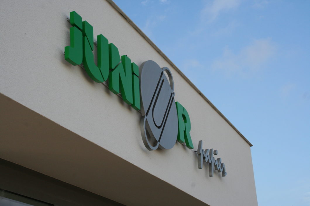 Junior